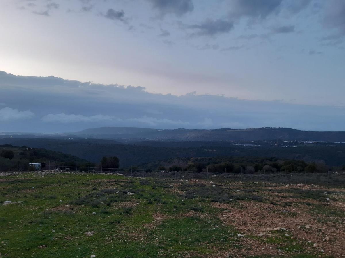 Country In Manot